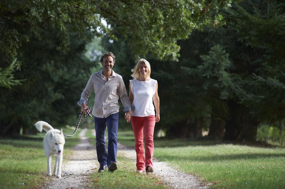 female winemaker in Bordeaux, with husband and dog